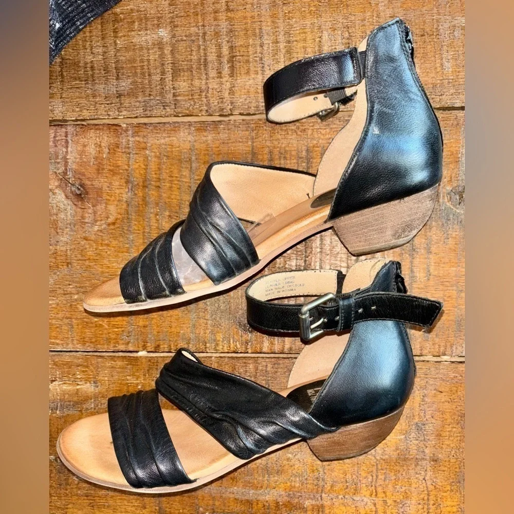 Miz Mooz Cassie Black Bovine Leather Wide Width  Ruche Strap Heeled Sandals EU38 - Picture 4 of 11